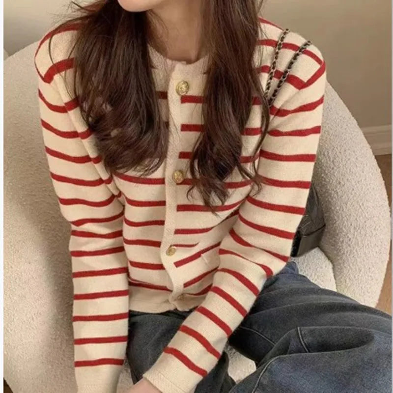 Cardigan de Malha às Riscas – Cropped de Manga Comprida
