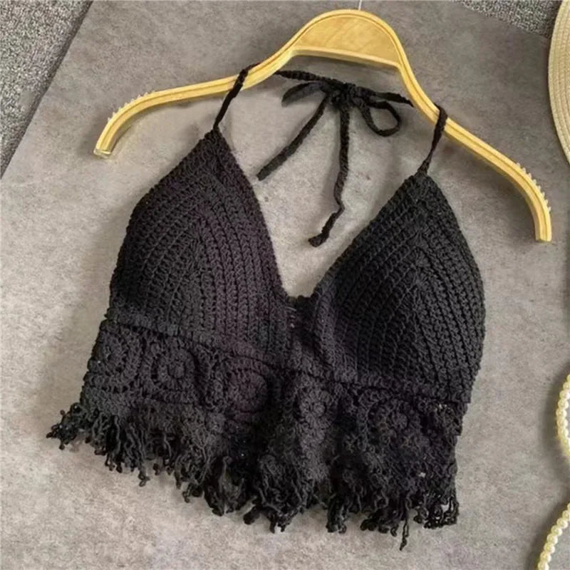Top Cropped Halter em Crochet – Bralette de Praia com Franjas