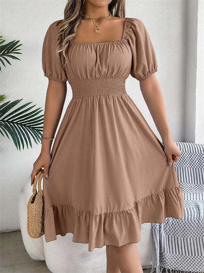 Vestido feminino estampado com gola quadrada e corte A elegante.