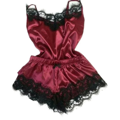 Conjunto de Pijama em Renda e Seda – Cami Sexy com Calções