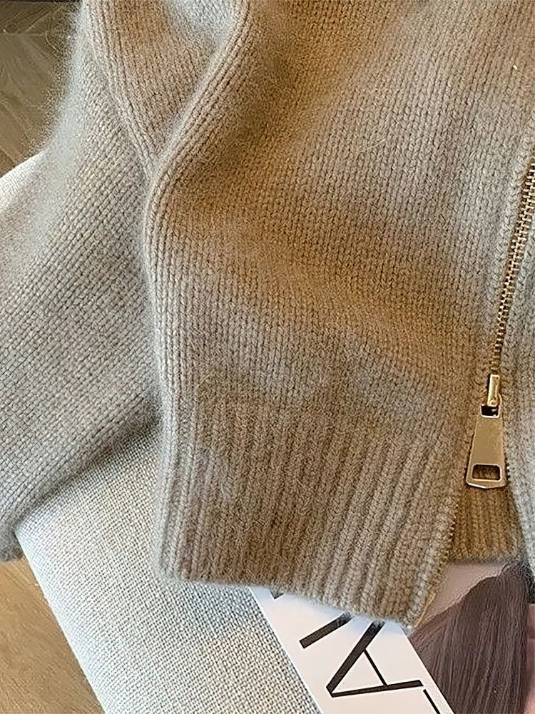 Cardigan Cropped com Fecho e Patchwork – Bomber de Malha Grossa