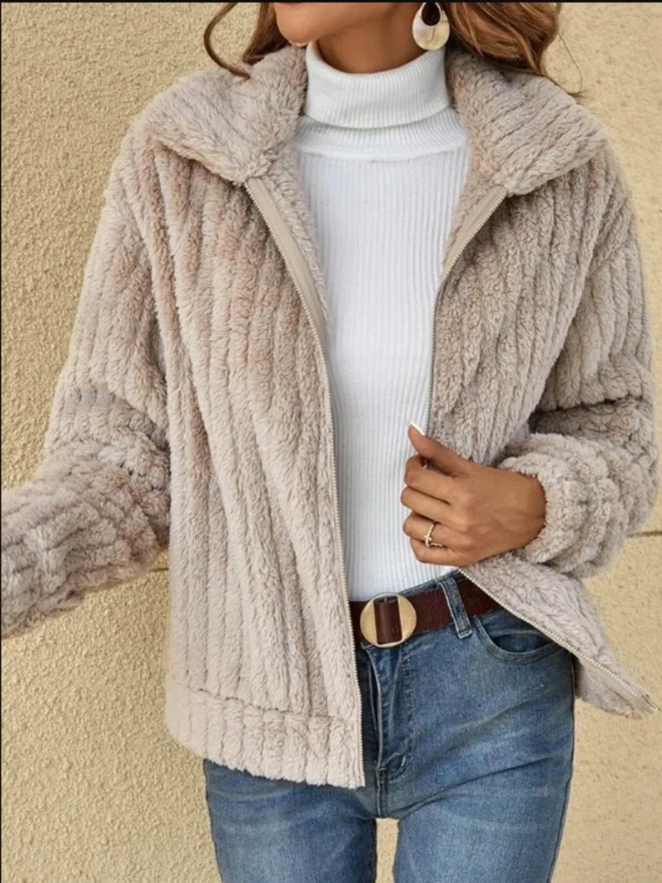 Cardigan Canelado de Pelúcia – Casaco Curto Quente e Aconchegante