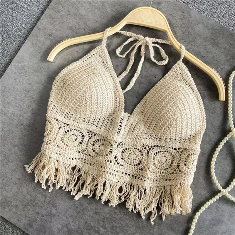 Top Cropped Halter em Crochet – Bralette de Praia com Franjas