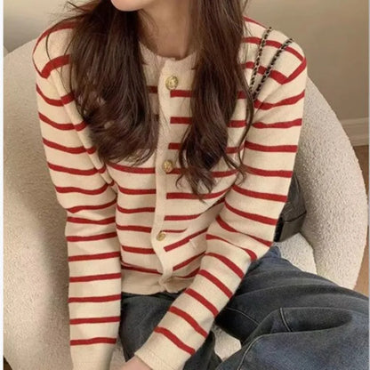 Cardigan de Malha às Riscas – Cropped de Manga Comprida