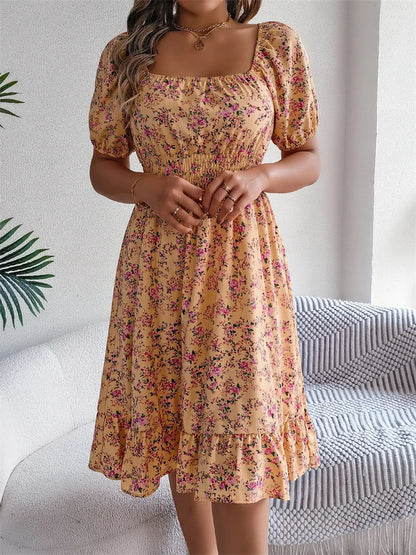 Vestido feminino estampado com gola quadrada e corte A elegante.