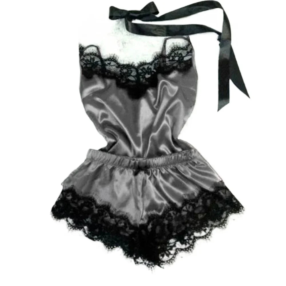 Conjunto de Pijama em Renda e Seda – Cami Sexy com Calções