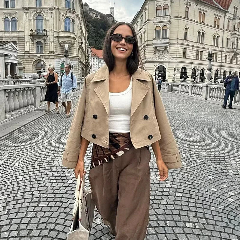 Trench Coat Curto de Abotoamento Duplo – Outerwear Vintage e Chic