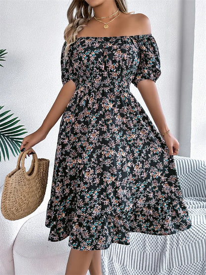 Vestido feminino estampado com gola quadrada e corte A elegante.