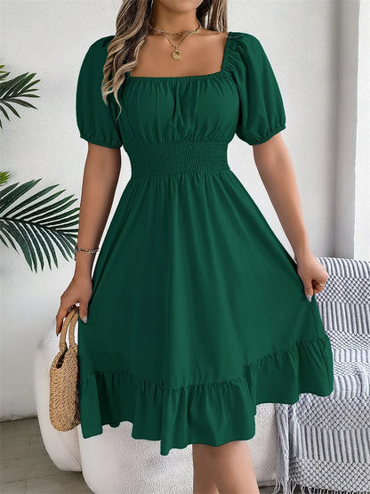 Vestido feminino estampado com gola quadrada e corte A elegante.