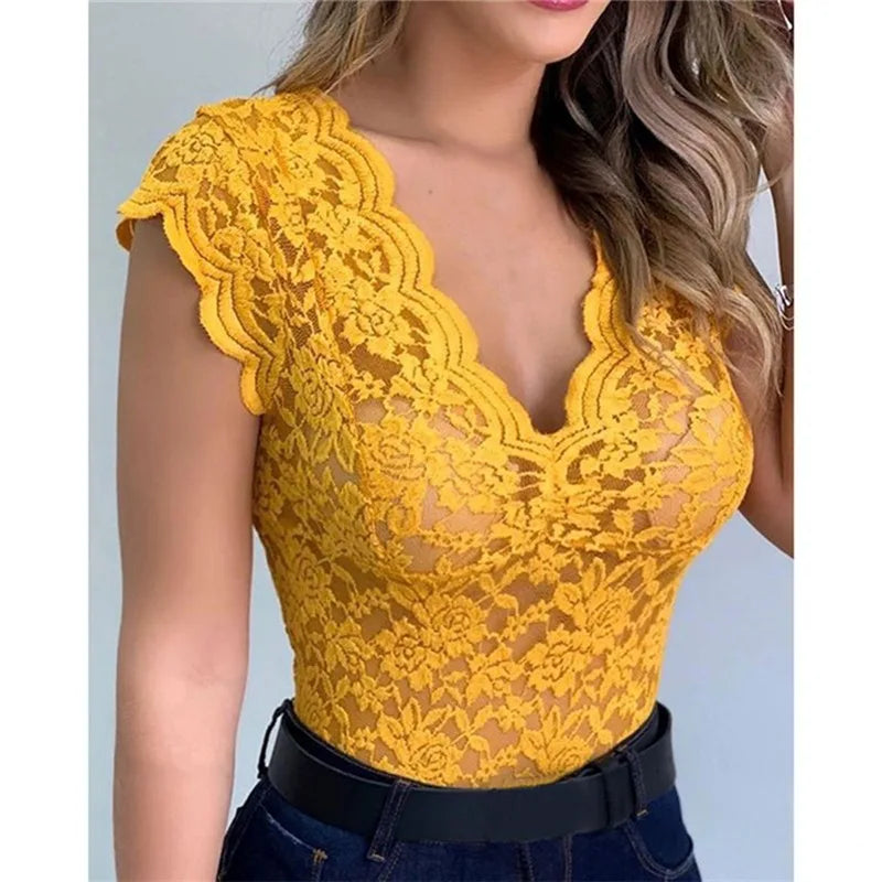 Top feminino de renda com decote em V e corte justo