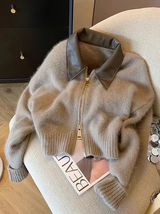 Cardigan Cropped com Fecho e Patchwork – Bomber de Malha Grossa
