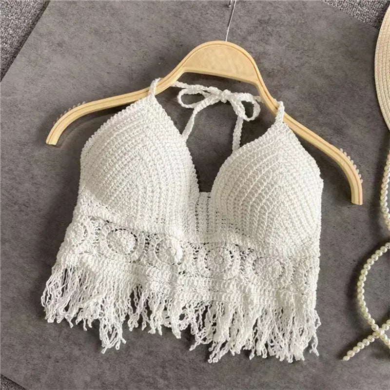 Top Cropped Halter em Crochet – Bralette de Praia com Franjas