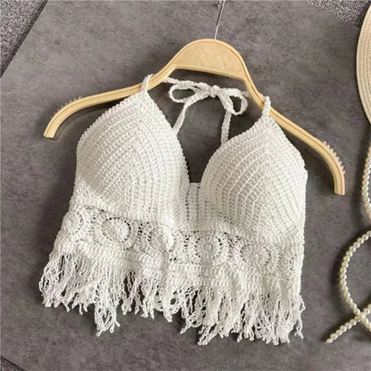 Top Cropped Halter em Crochet – Bralette de Praia com Franjas