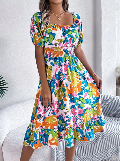 Vestido feminino estampado com gola quadrada e corte A elegante.