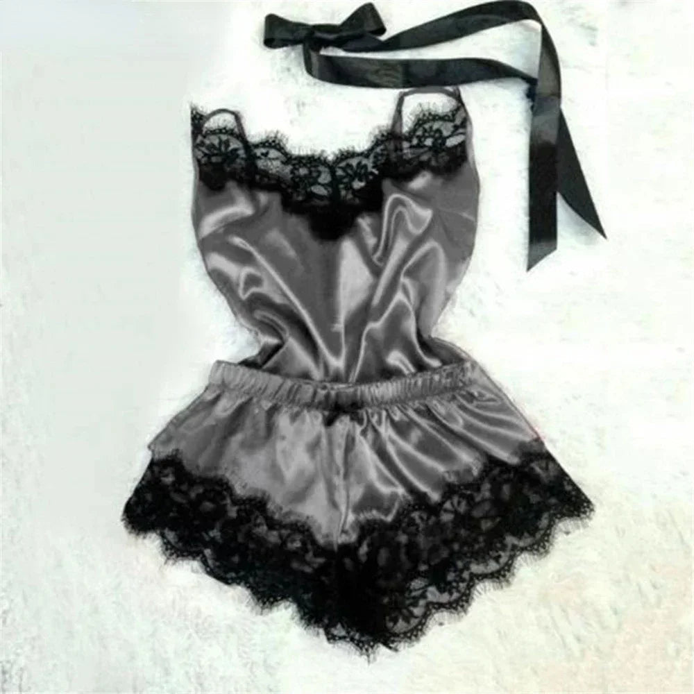 Conjunto de Pijama em Renda e Seda – Cami Sexy com Calções