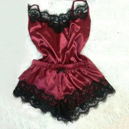 Conjunto de Pijama em Renda e Seda – Cami Sexy com Calções
