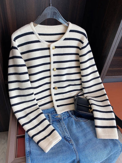 Cardigan de Malha às Riscas – Cropped de Manga Comprida