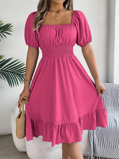 Vestido feminino estampado com gola quadrada e corte A elegante.