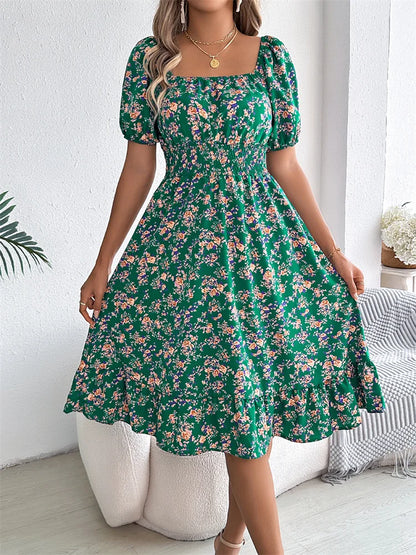 Vestido feminino estampado com gola quadrada e corte A elegante.