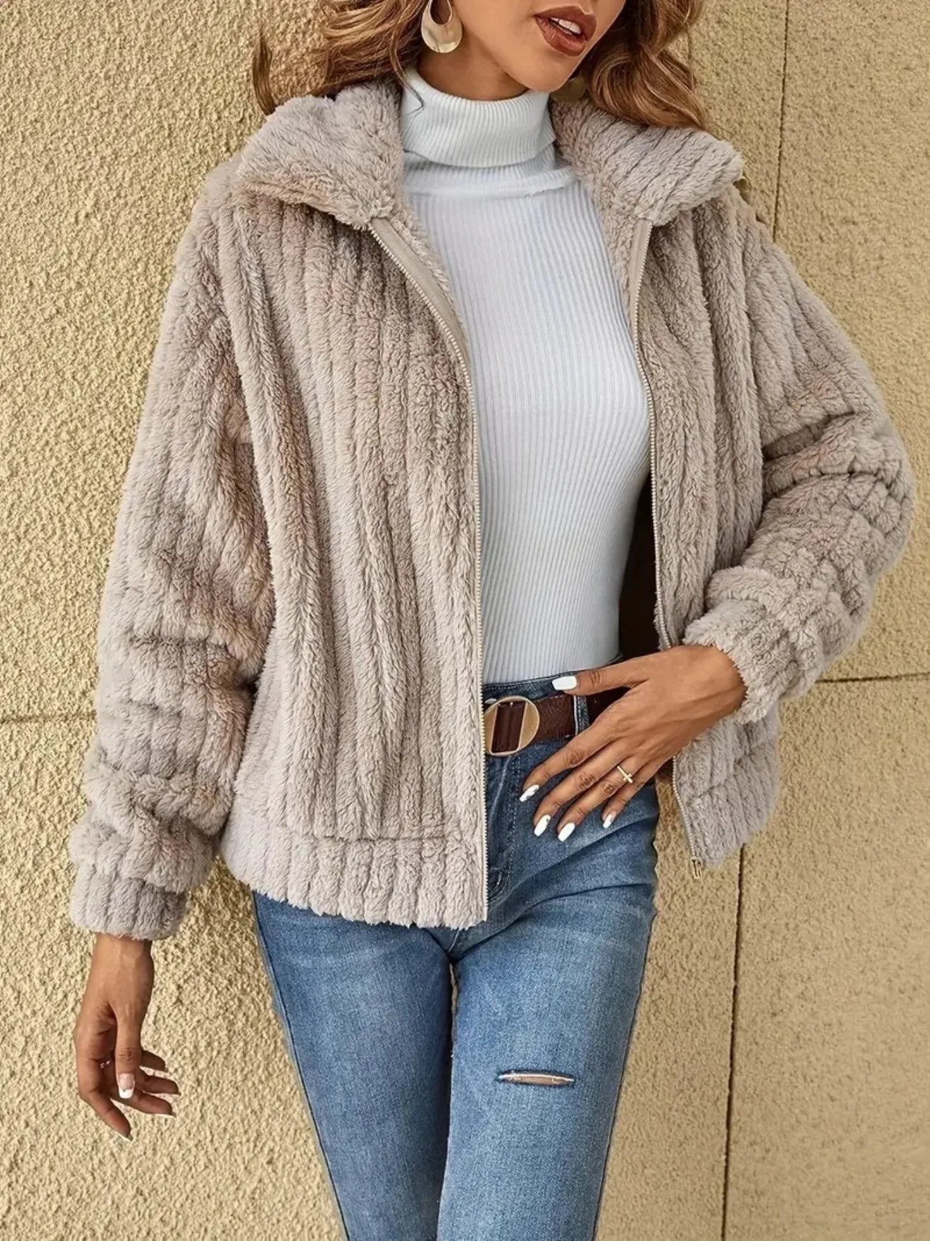 Cardigan Canelado de Pelúcia – Casaco Curto Quente e Aconchegante